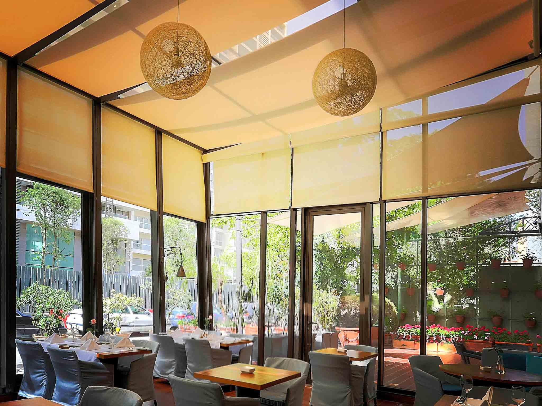 Hotel Sofitel Beirut Le Gabriel Exterior foto