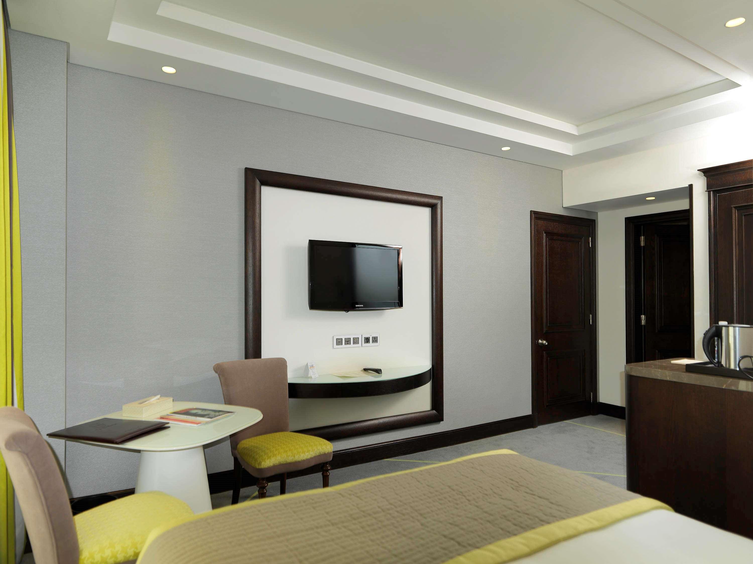 Hotel Sofitel Beirut Le Gabriel Exterior foto