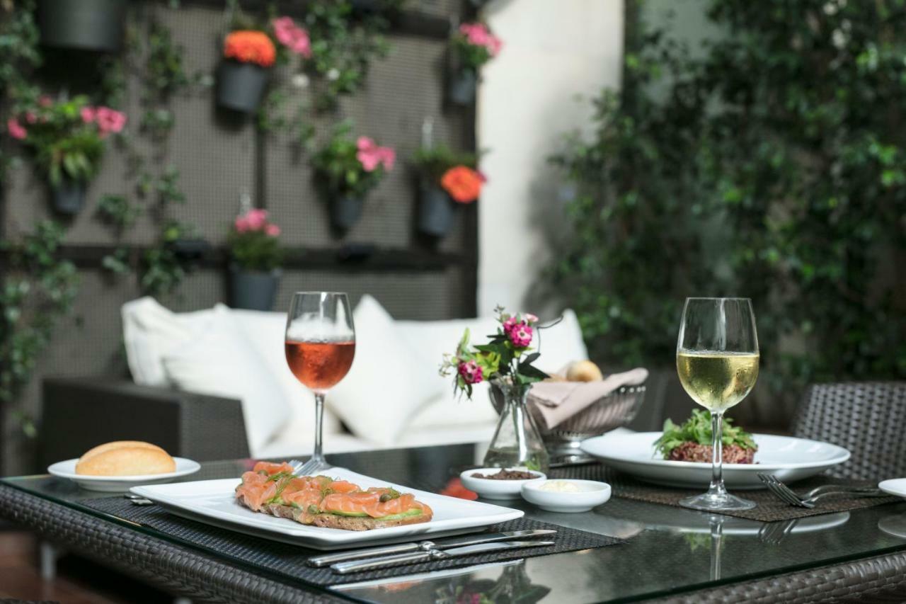 Hotel Sofitel Beirut Le Gabriel Exterior foto